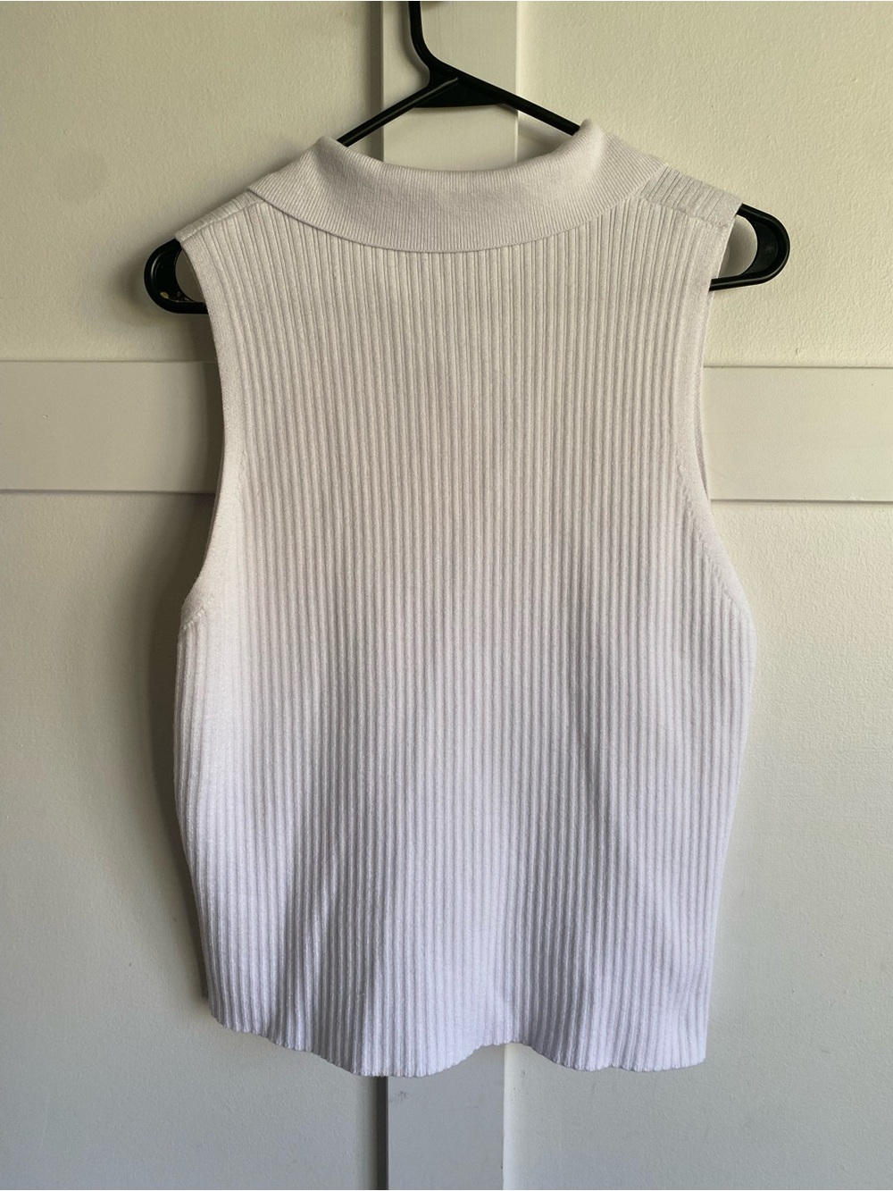 CALLIGRAPHIE White Ribbed Sleeveless Button-Down Shell - Picture 7 of 9